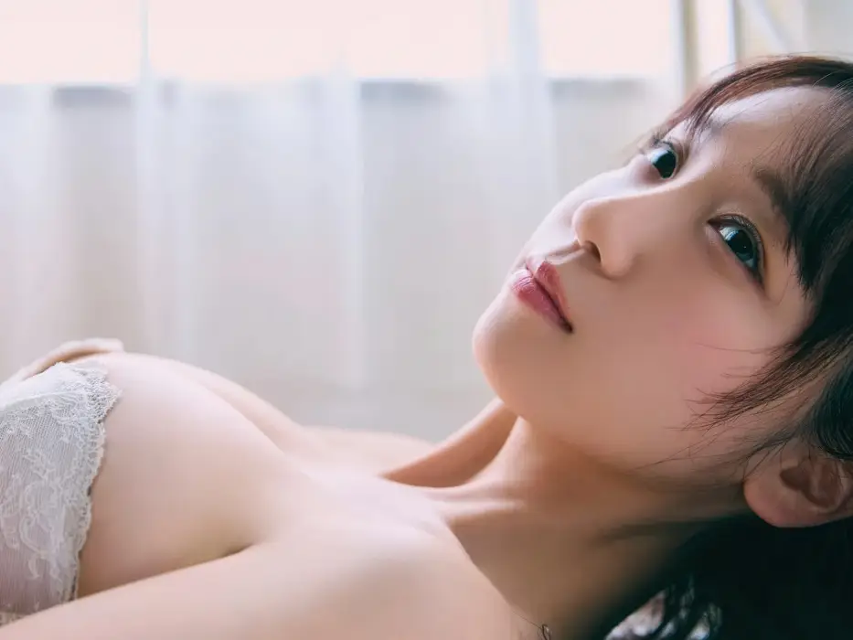 이오리 모에 사진집 「사랑이 넘쳐흐르다」 세트.01